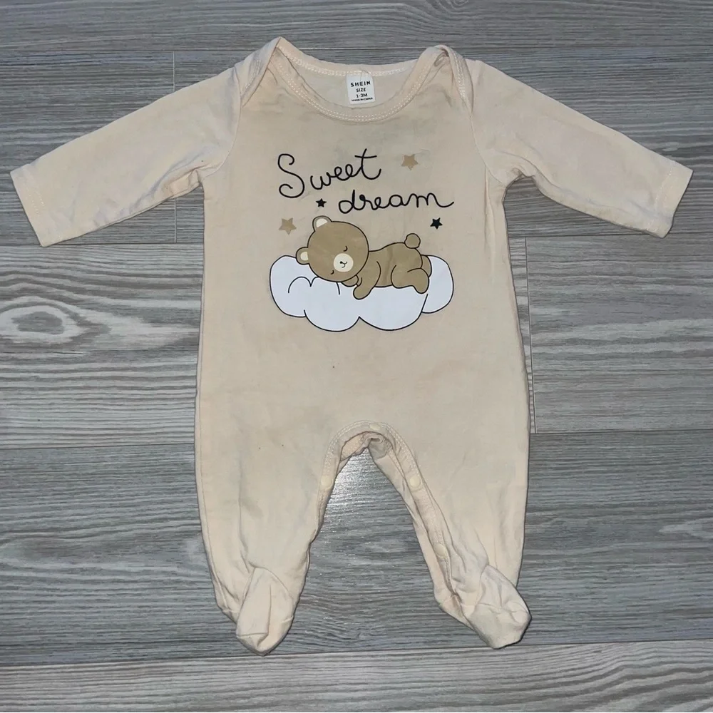 SHEIN Baby Boys Sleep and Play Sleeper Size 0–3 Months